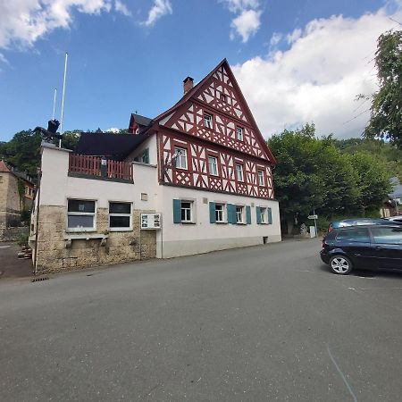 Отель Schwarze Adler Streitberg Экстерьер фото